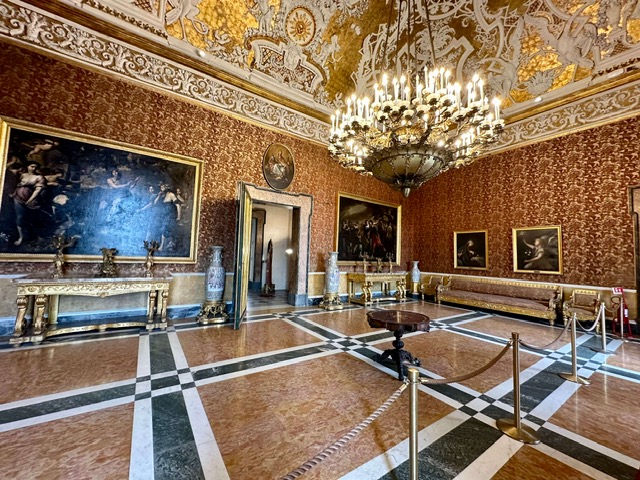 Napoli palazzo reale ottim 1